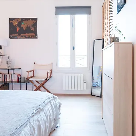 Nice Cozy On The Slopes Of Montmartre