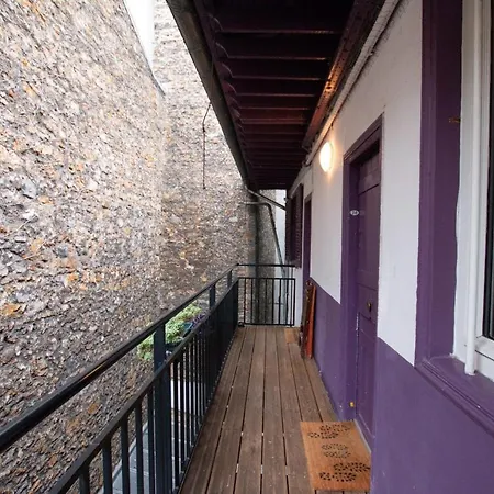 Nice Cozy On The Slopes Of Montmartre